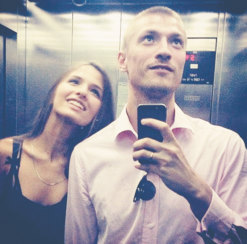 Актриса уже восемь лет счастлива в браке с креативным продюсером Павлом Аксеновым. Любовь не раздумывая поменяла свою фамилию Новикова на фамилию мужа, хотя актрисы делают это весьма неохотно