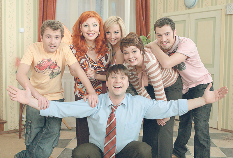 Сериал «Счастливы вместе» прославил Александра на всю страну. Хотя самого актера в то время больше волновала не слава, а экзамены в школе