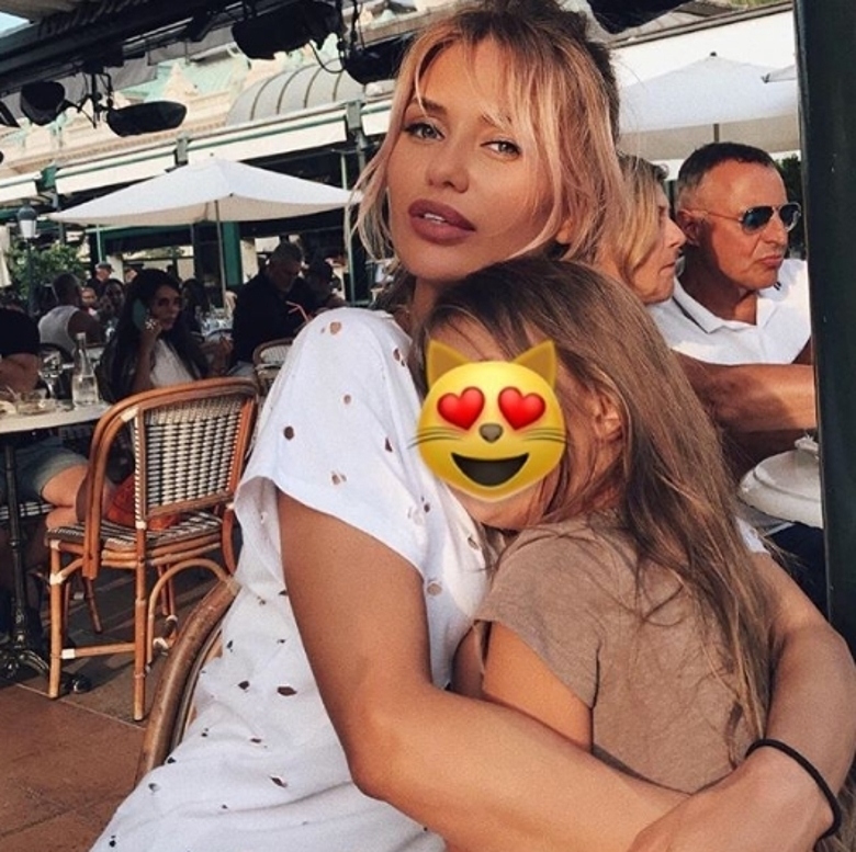 Виктория Боня с дочкой