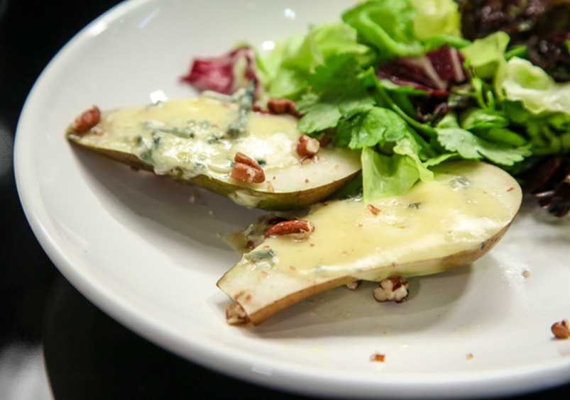 Салат с грушей и сыром от Елены Подкаминской