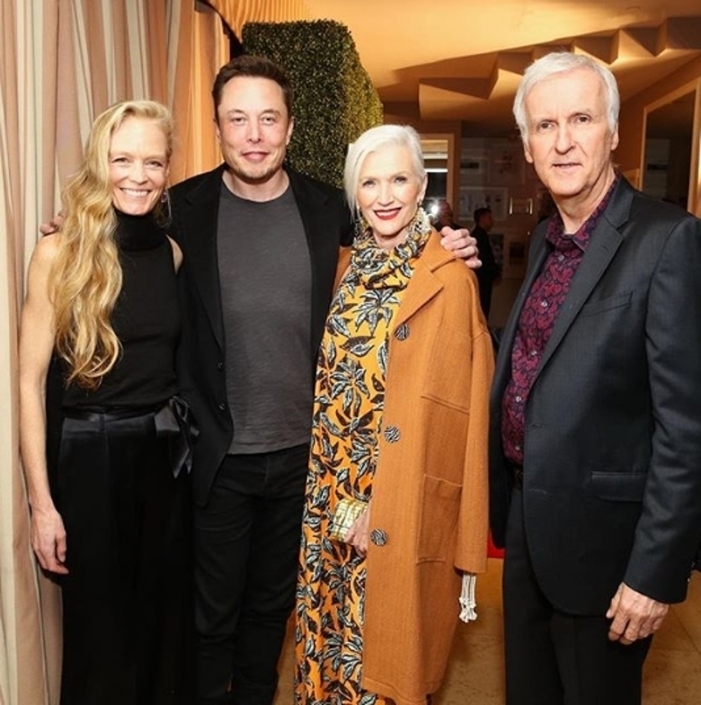 Илон Маск с матерью на светском мероприятии