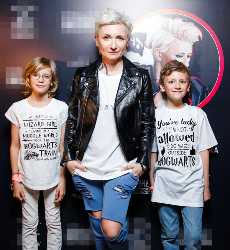 Диана Арбенина с детьми, 8-летними Мартой и Артемом