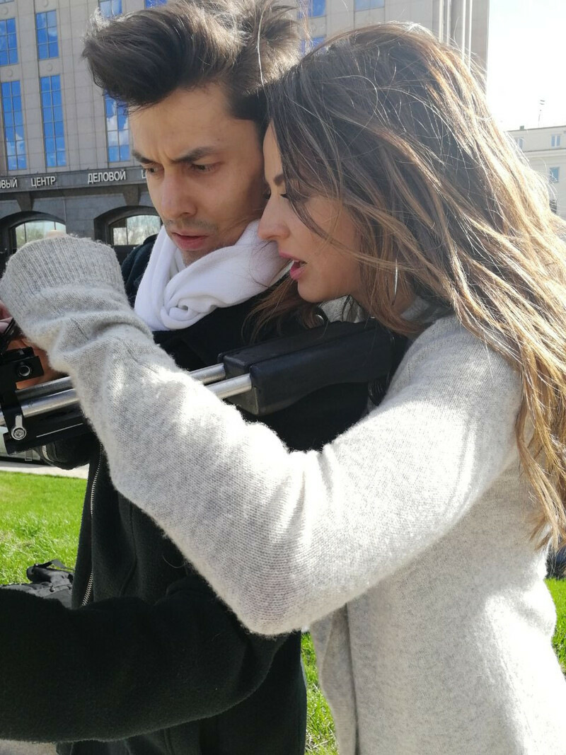 Зачастую в песнях артистки поется о том, что она наблюдала в реальности