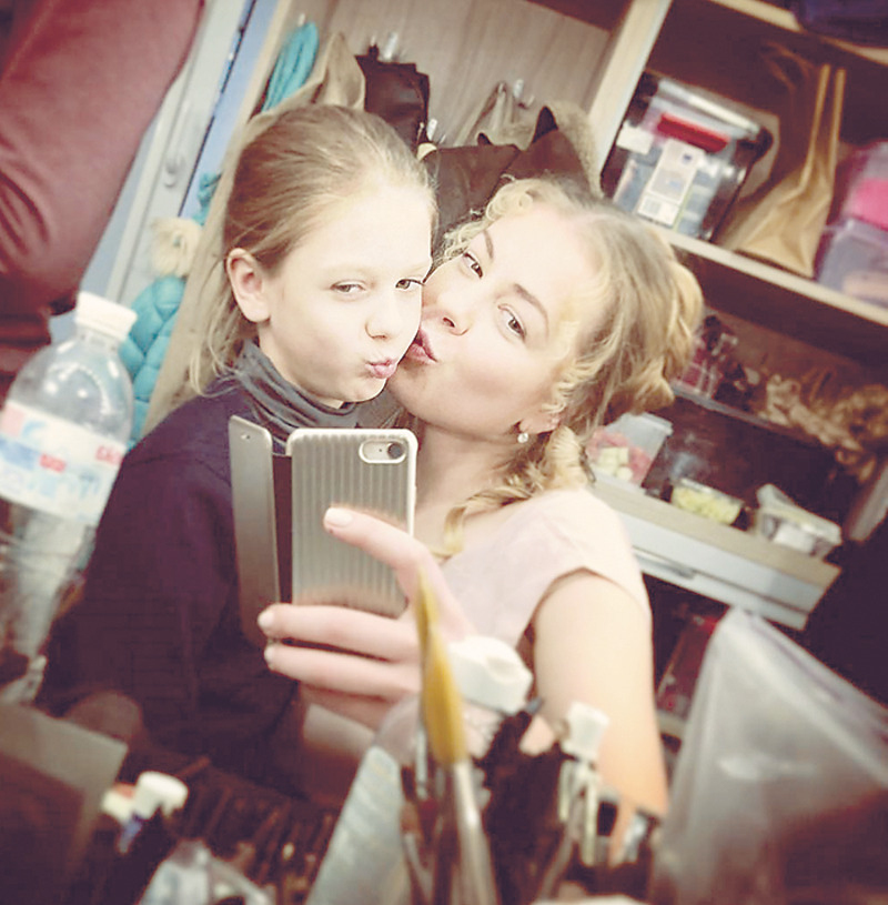 Дочку Марию актриса Олеся родила еще студенткой. Сейчас девочке восемь лет