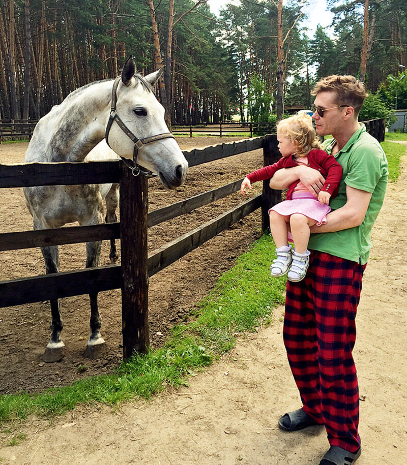 Девочке сейчас два с половиной года