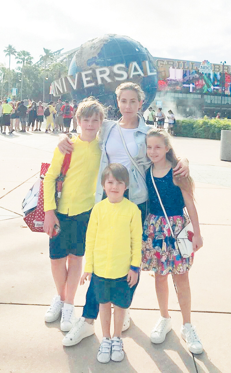 Юлия Барановская с детьми
