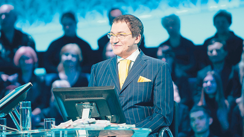 В ходе своей телекарьеры Дмитрий работал на пяти федеральных каналах. С 2008 года Дибров ведет программу «Кто хочет стать миллионером?»