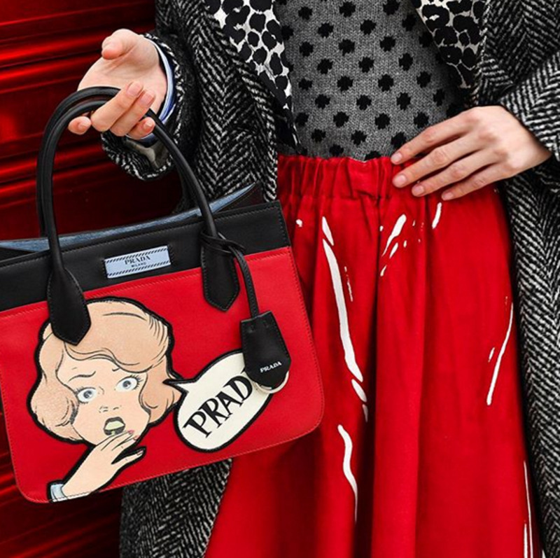 Яркий аксессуар в стиле поп-арт будет уместен в любом гардеробе