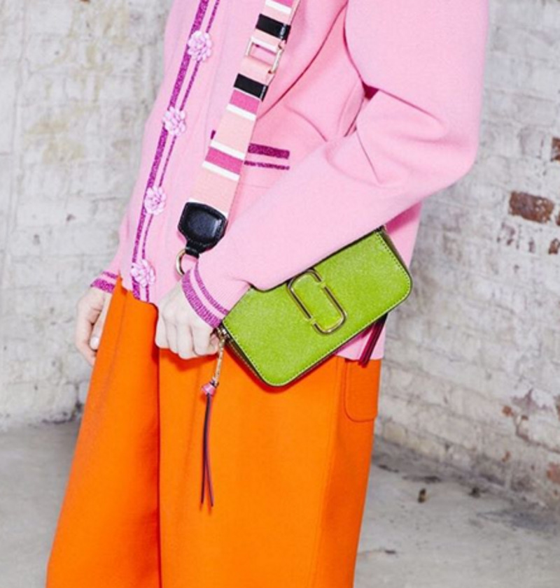 Миниатюрные клатчи в моде