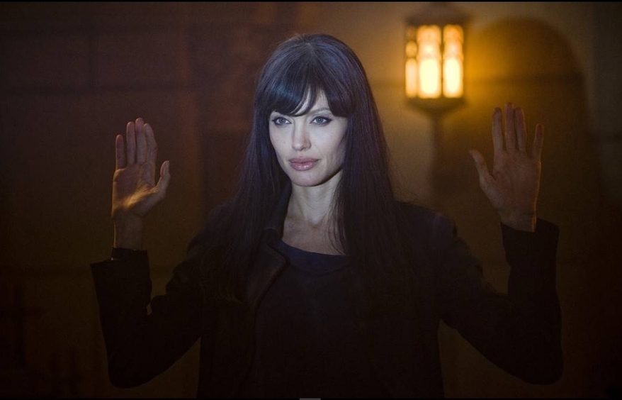 АНДЖЕЛИНА ДЖОЛИ