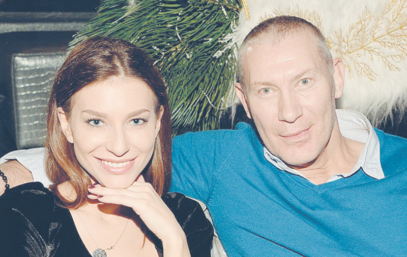 У Игоря Жижикина было четыре брака. Сейчас своей музой актер называет Олесю Ромашкину. У Игоря пока нет детей, однако он всегда говорил, что мечтает о большой семье