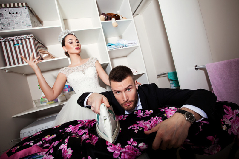 Новоиспеченный муж признается, что не сразу решился на женитьбу, но "капитулировал под натиском женской ласки и любви"