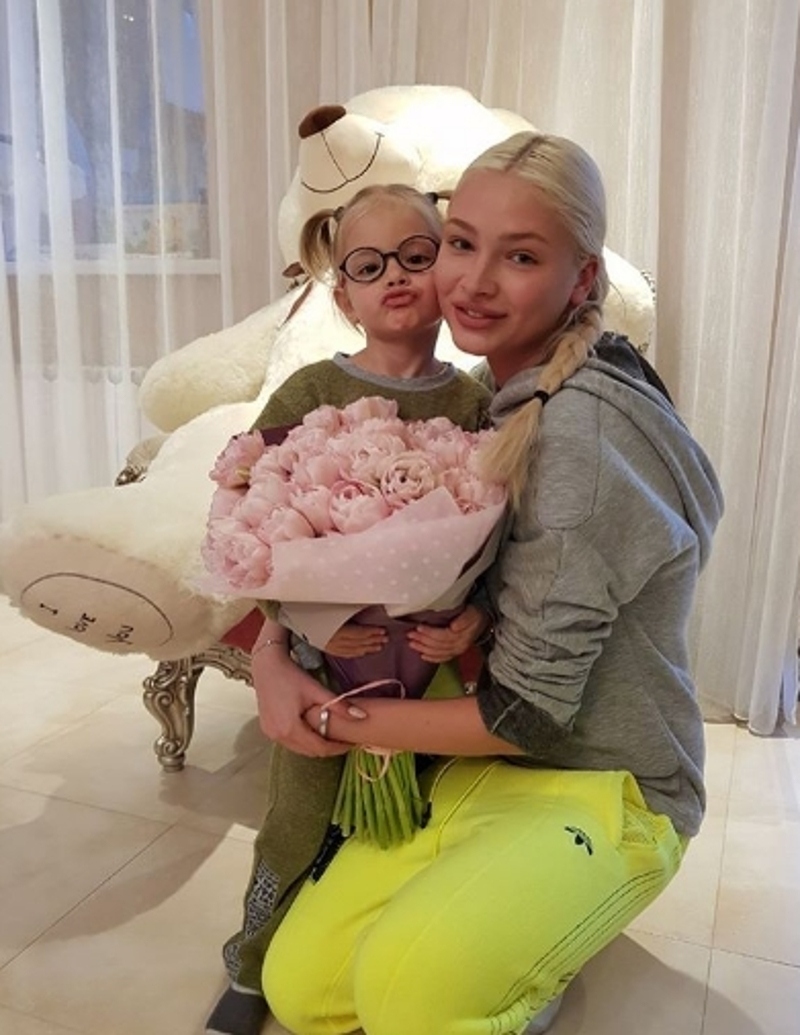 Бывшая свекровь опубликовала фото Шишковой "без фильтров"