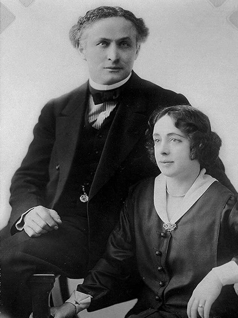 Бесс долгие годы была не только женой, но и ассистенткой, и верной соратницей