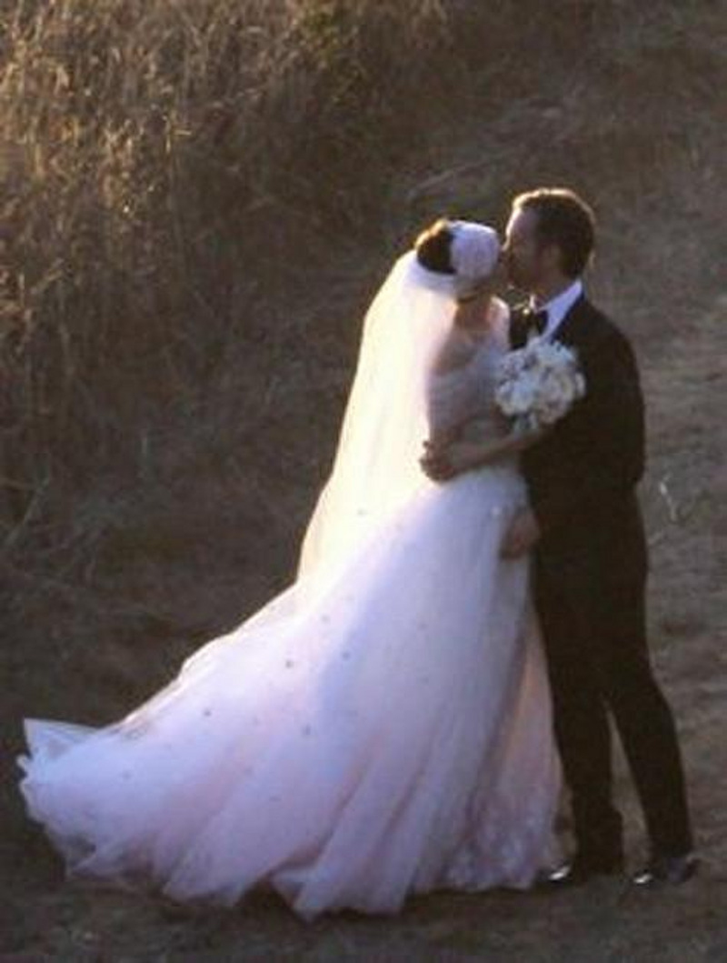 С Адамом Шульманом Энн вместе уже почти десять лет. Пара поженилась в 2012 году