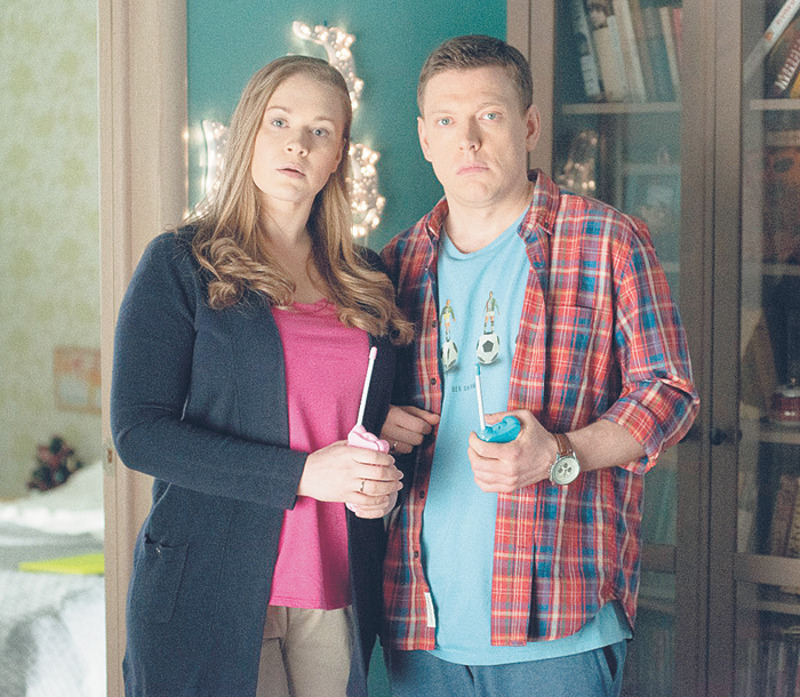 В сериале «Мамочки» Светлана (на фото с актером Сергеем Лавыгиным) играла многодетную маму и прекрасно справилось, хотя своих детей у актрисы пока нет