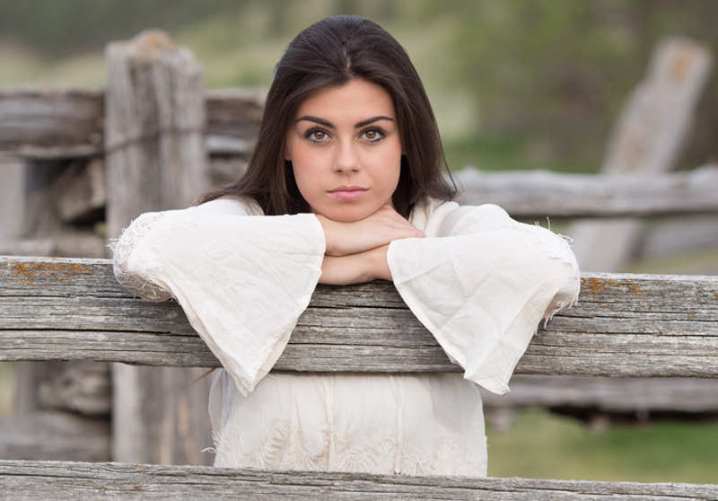 Летом лучше отказаться от плотных тональных средств