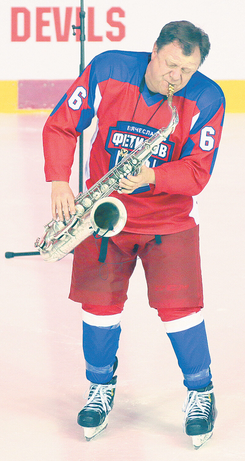 Игорь Бутман исполнил попурри из известных мелодий