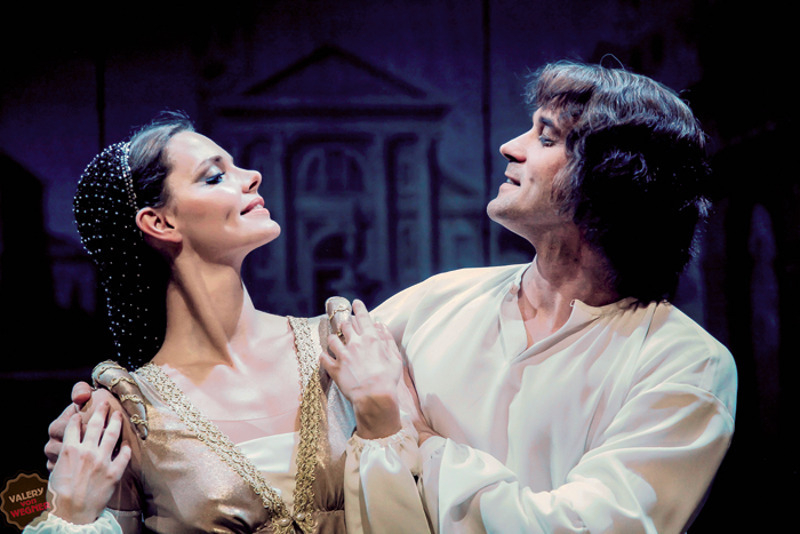 В картине «Фантазии белых ночей» наш герой окунулся в мир балета. Его партнершей стала Елизавета Боярская