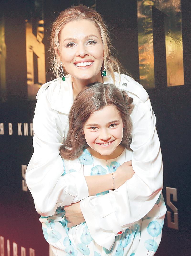 Мария Кожевникова с племянницей