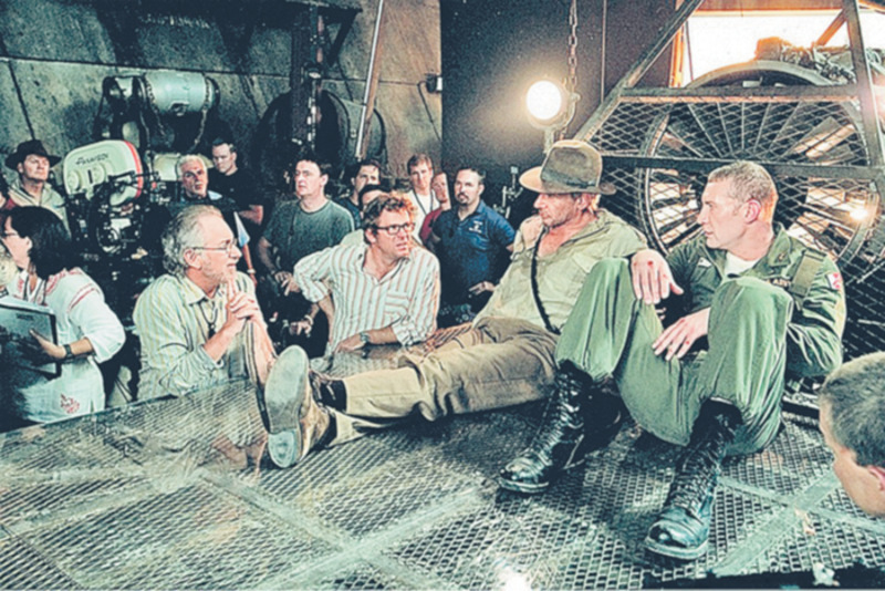 Игорь оказался в Америке более тридцати лет назад и за это время успел сделать завидную карьеру в Голливуде. На фото Игорь Жижикин (справа) с Харрисоном Фордом и Стивеном Спилбергом на съемках фильма «Индиана Джонс и Королевство хрустального черепа»