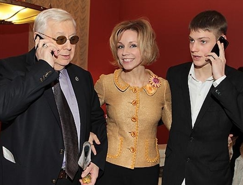 ОЛЕГ ТАБАКОВ, МАРИНА ЗУДИНА И ИХ СЫН ПАВЕЛ