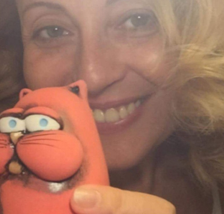 АНЖЕЛИКА ВАРУМ