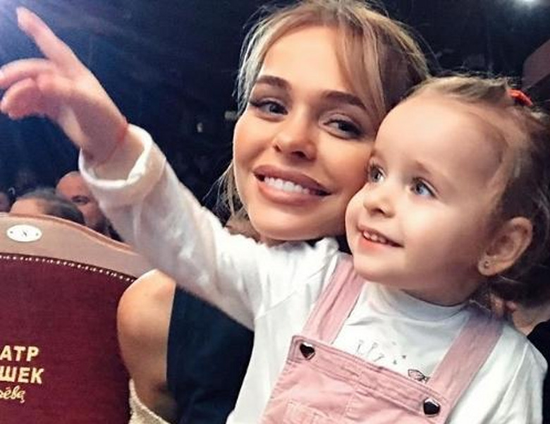 АННА Хилькевич с дочкой