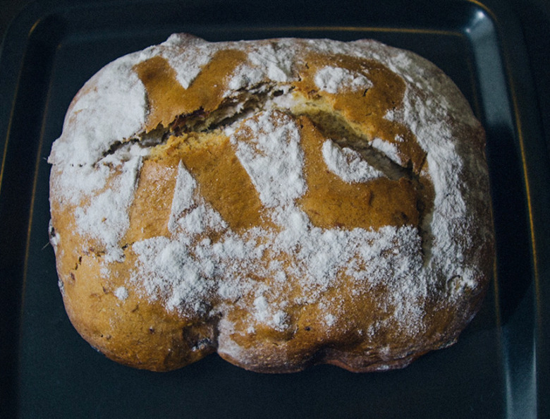 Помимо основных кулинарных символов Пасхи — кулича, творожной пасхи и крашеных яиц — на праздник принято готовить и другие блюда