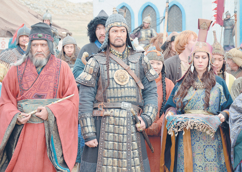 Специально для съемок построили целый древний город, в котором был и княжеский терем, и простые избы, а также храм и сторожевые вышки