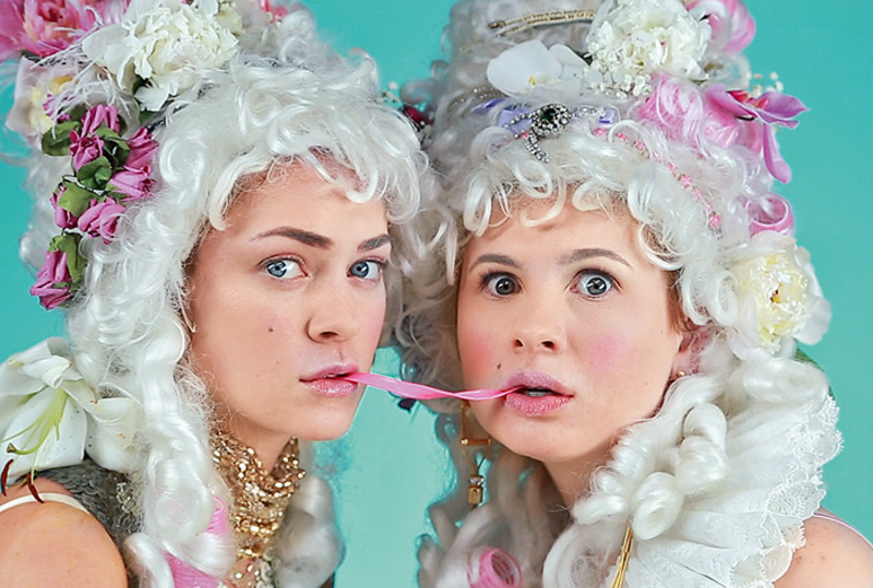 Проект «Ешь искусство» – любимое детище Анны. В одном из ее роликов вместе с ней появилась актриса Аглая Тарасова