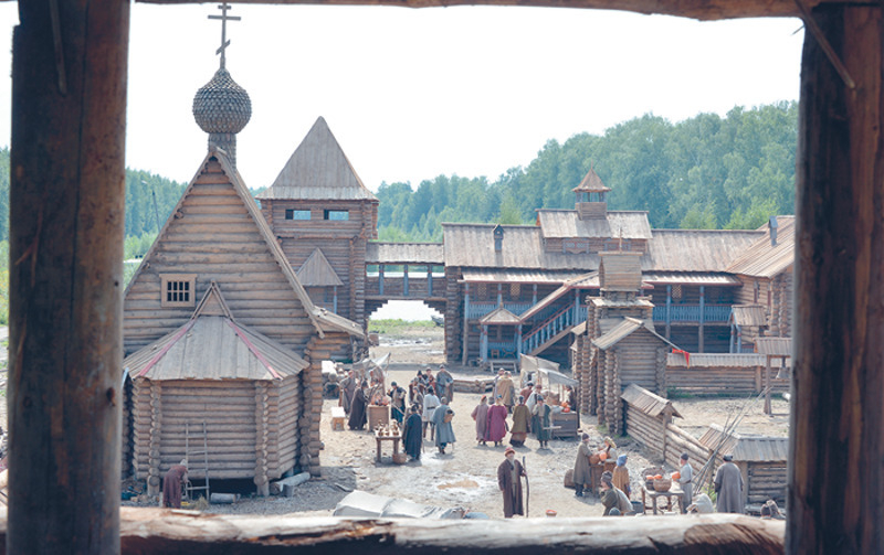 Специально для съемок построили целый древний город, в котором был и княжеский терем, и простые избы, а также храм и сторожевые вышки