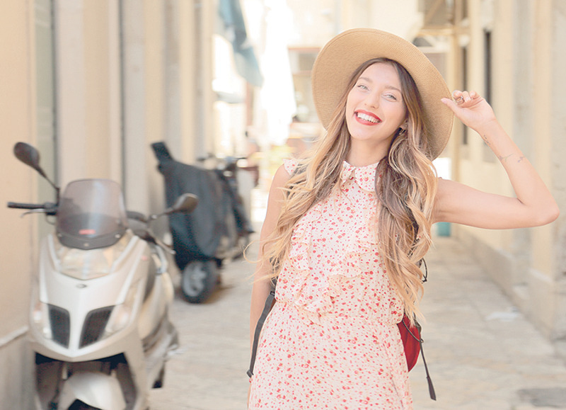 "Я очень люблю путешествия, это для меня, как наркотик! Обожаю экстрим, и везде, где он есть, туда и еду. А еще я рисую"