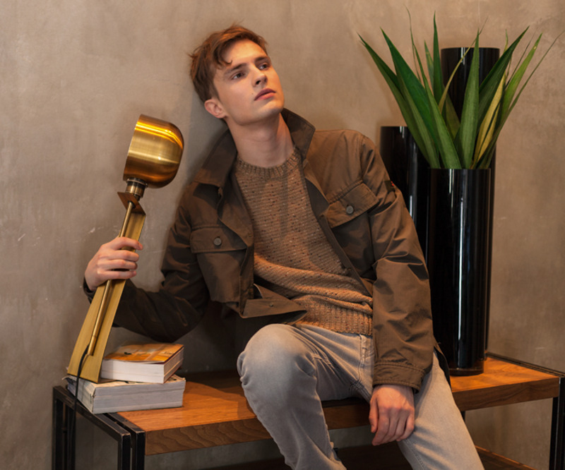 Куртка, PEUTEREY; джемпер, Zara; джинсы, ICEBERG