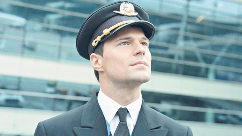 ...А в «Экипаже» — летчика-героя. Обе картины стали хитами проката