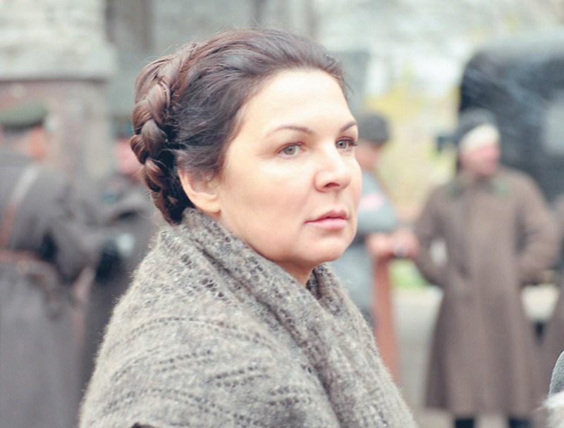 Кроме спектаклей Лика Нифонтова была занята и в громких фильмах и сериальных проектах. Одним из них стал фильм «Жизнь и судьба»