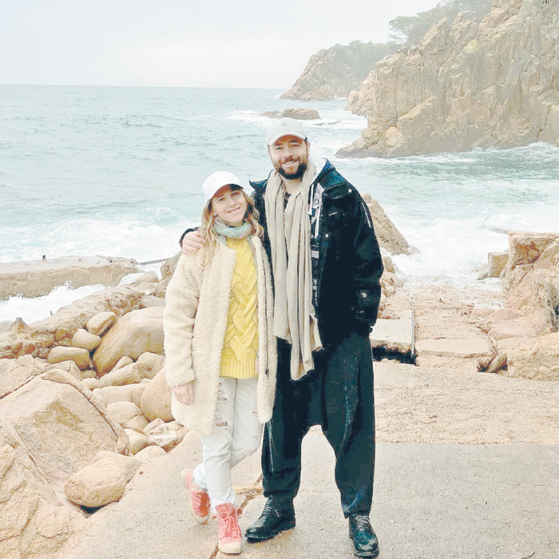 Юлия и Алексей уверены, что отдых на море приносит радость и творческое вдохновение в любой сезон