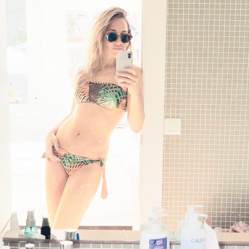 Молодая мама поделилась с поклонниками фото в купальнике. Нужно признать, что после родов Юлия очень быстро вернула свою прежнюю форму