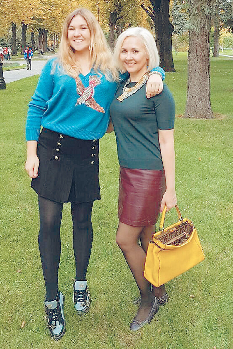 Виктория, дочь Василисы, сейчас старшеклассница. Девушка увлекается баскетболом, при этом часто просит маму об уроках астрологии