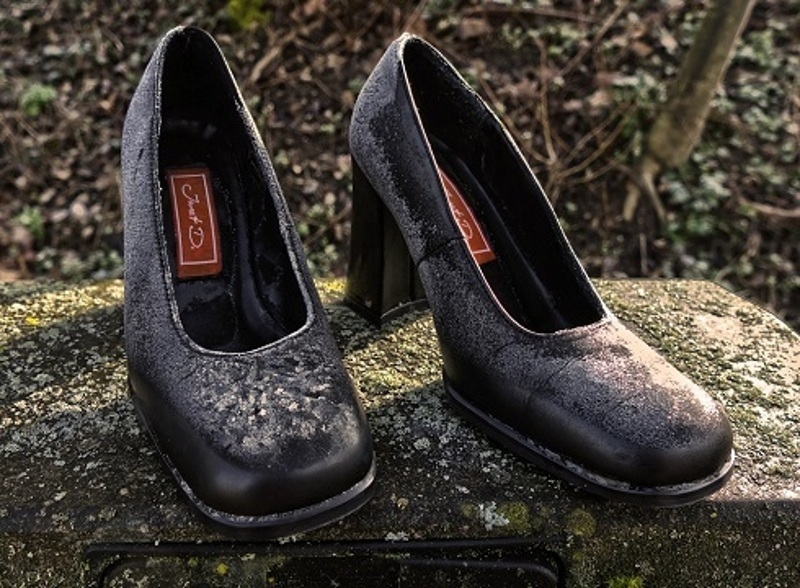 Используйте средство для мебели