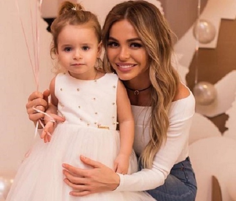 Анна Хилькевич с дочкой