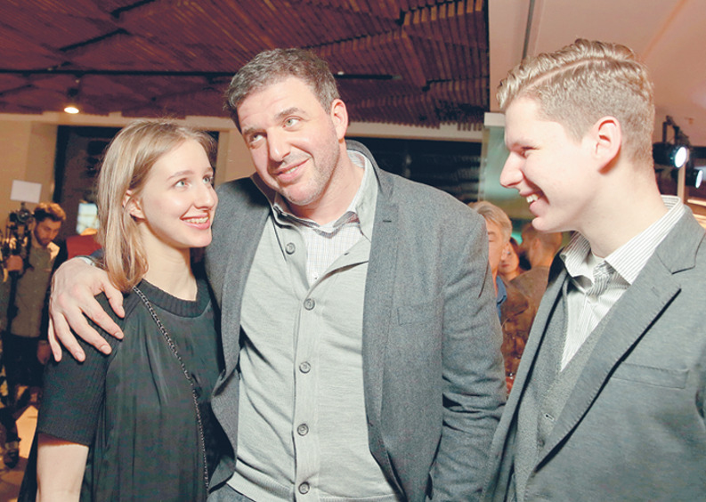 Максим Виторган с детьми