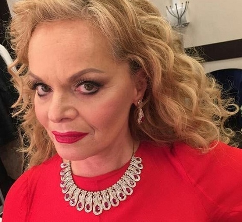 Лариса Долина