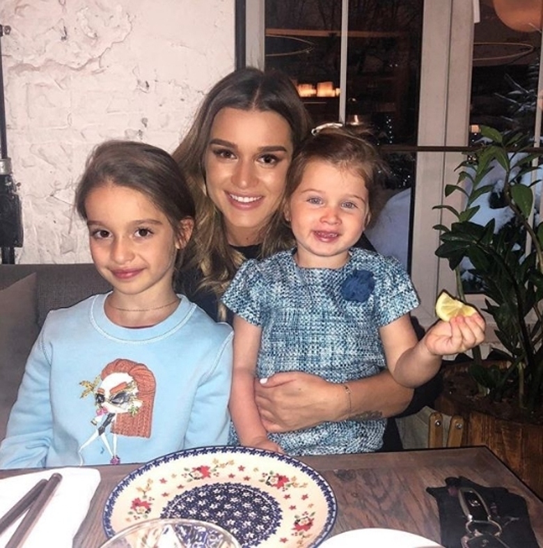 Ксения Бородина с детьми