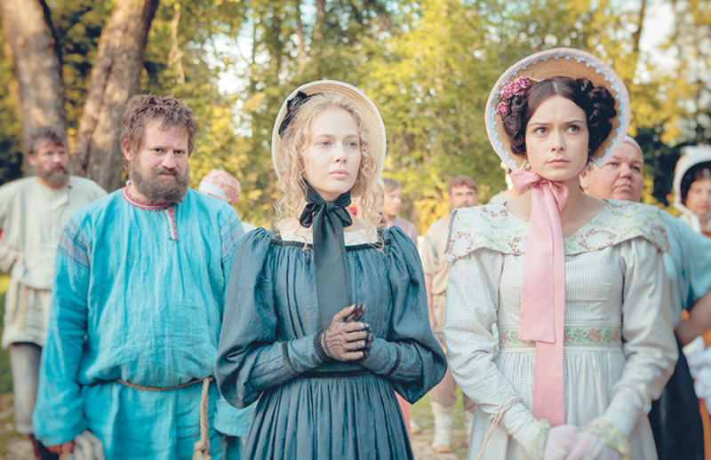 Главную роль в сериале сыграла молодая, но уже популярная актриса Татьяна Бабенкова (в центре)