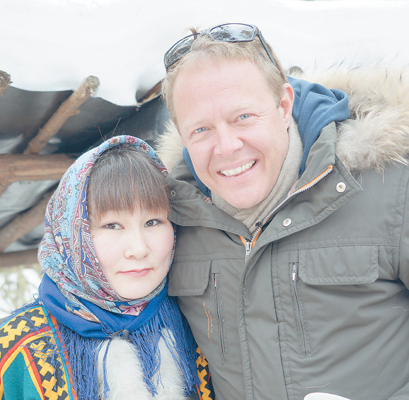 Уоррена и его телевизионную команду везде встречают как дорогих гостей.