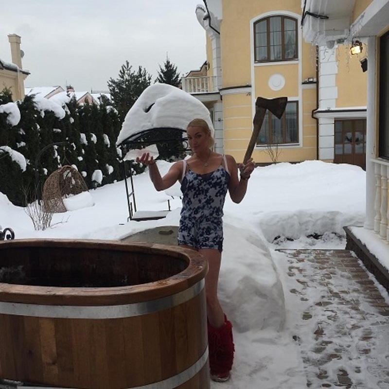 Балерина выглядит угрожающе