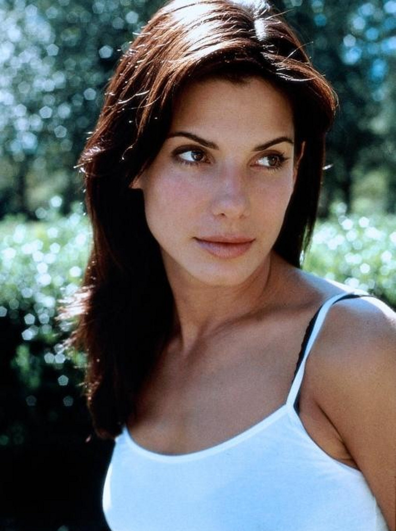 Сандра Буллок была влюблена в Спейси еще со съемок фильма «Время убивать». Увы, ее чувство не было взаимным