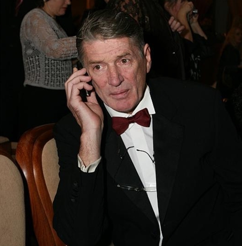 АЛЕКСАНДР АБДУЛОВ