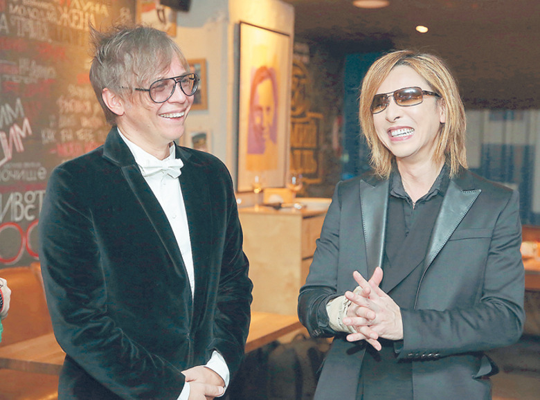 В России и Японии могут быть разные взгляды на музыку, однако рок-н-ролльный шарм звезд жанра не знает границ. В этом можно было еще раз убедиться, глядя на Илью и Ёсики